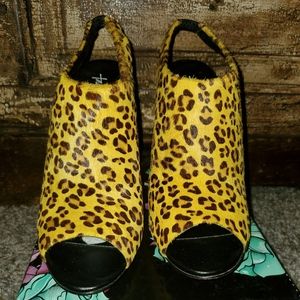 Taylor Says PAIGE Peep Toe Slingback LEOPARD Sandal